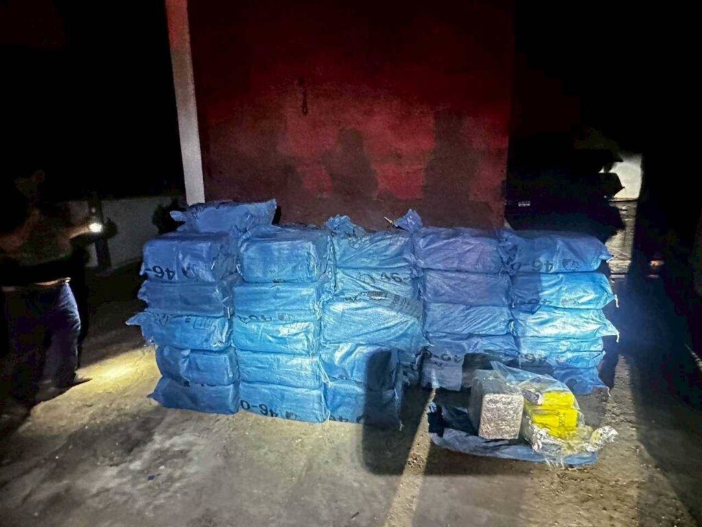 191 ตามรวบจับ 2 สาวขนยาบ้า 10 ล้านเม็ด ซุกกองข้าวโพดตบตา จนท.