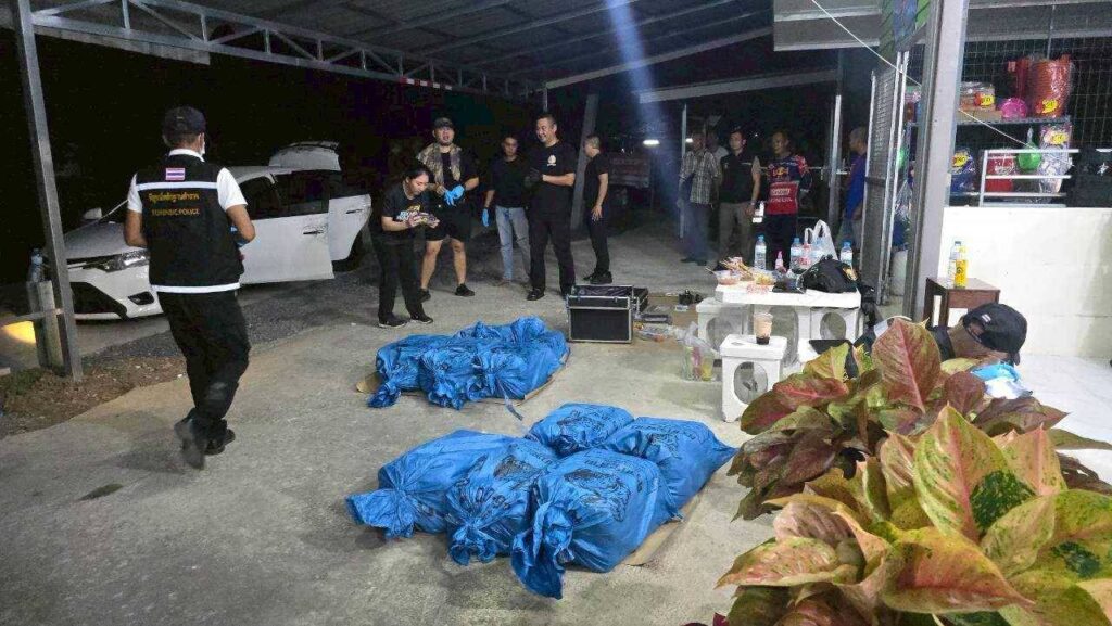 191 ตามรวบจับ 2 สาวขนยาบ้า 10 ล้านเม็ด ซุกกองข้าวโพดตบตา จนท.