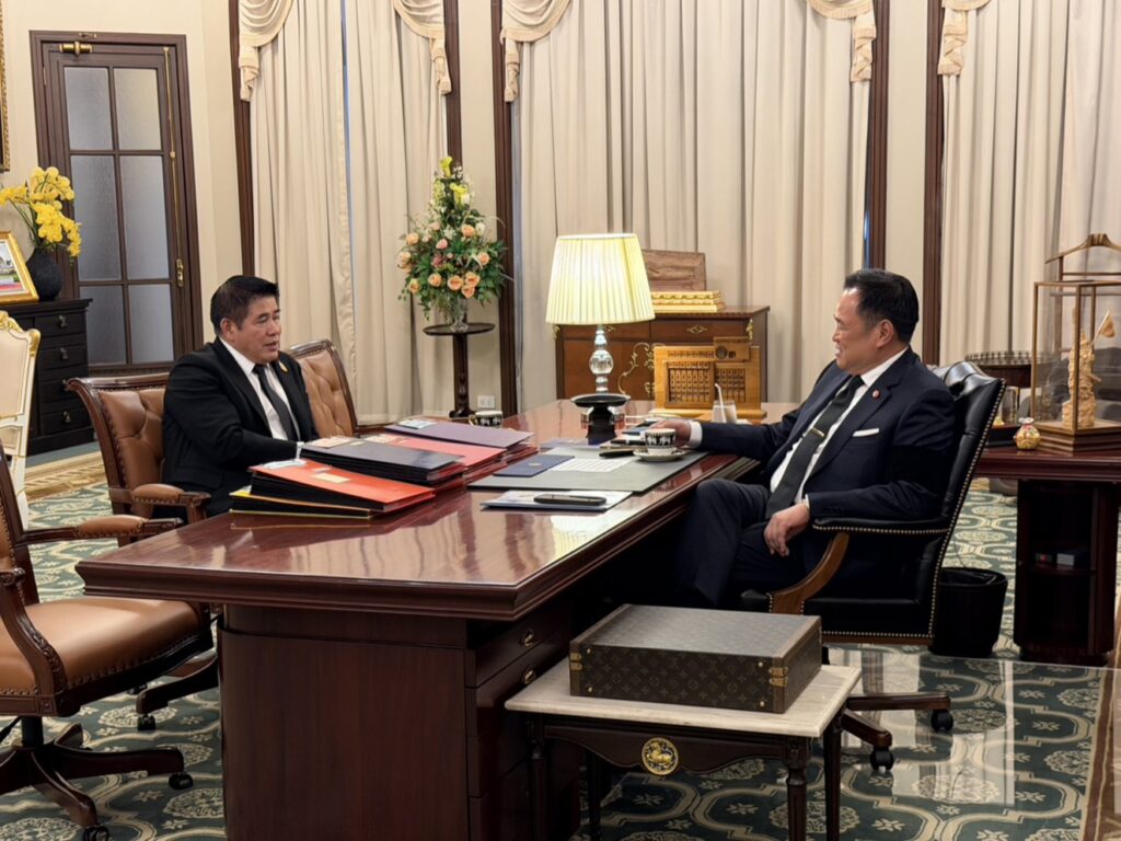 "นายกฯ อนุทิน" ปิดห้องทำงานคุย "ธรรมนัส"