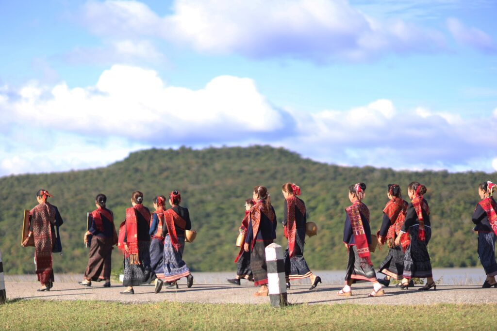 ชาวบ้านเขาวงกาฬสินธุ์ น้อมถวายความอาลัยพระพันปีหลวง