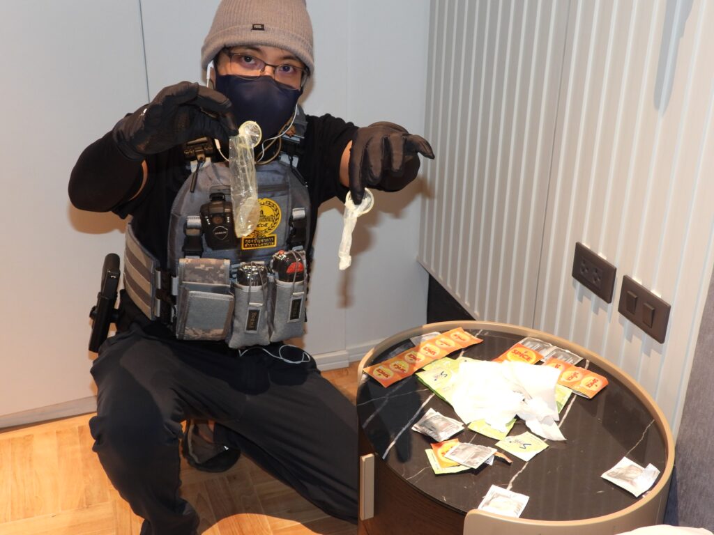 ตร.ทลายปาร์ตี้ชายรักชาย มั่วสุมเสพยา 29 ราย