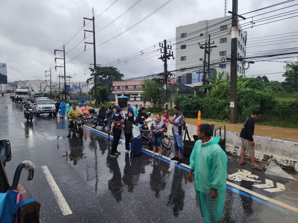 พท. ห่วงน้ำท่วมใต้ กระทบกว่า 650,000 คน ส่งทีมลงพื้นที่เร่งช่วยด่วน