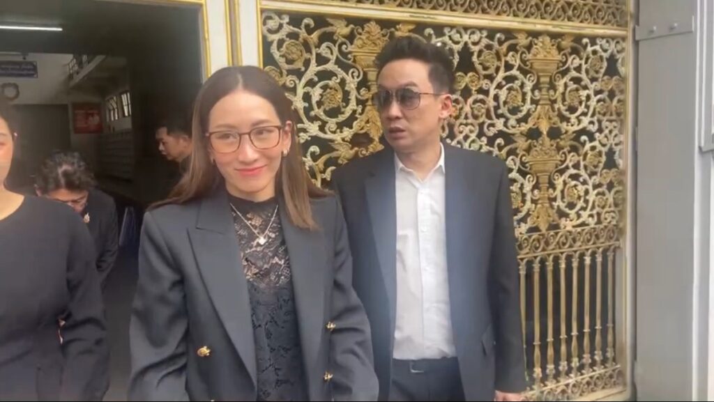 "โอ๊ค-เอม" เยี่ยม "ทักษิณ" พร้อมสู้คดี ม.112 อัยการอุทธรณ์