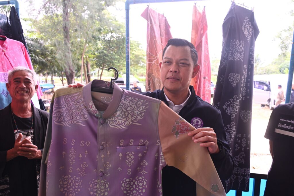 “ธนกร” ลุยสุราษฎร์ฯ เปิดคอร์สสร้างอาชีพ ดันเศรษฐกิจฐานราก