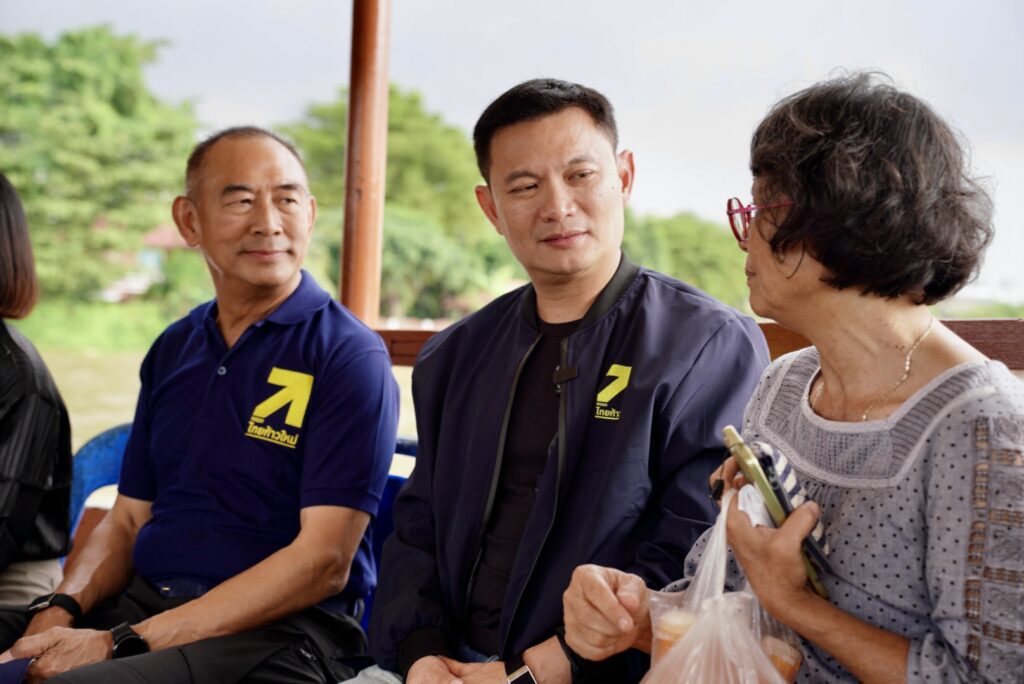 “สุชัชวีร์” นำทีม “ไทยก้าวใหม่” ลุยเกาะเกร็ดฟังปัญหาชาวบ้าน