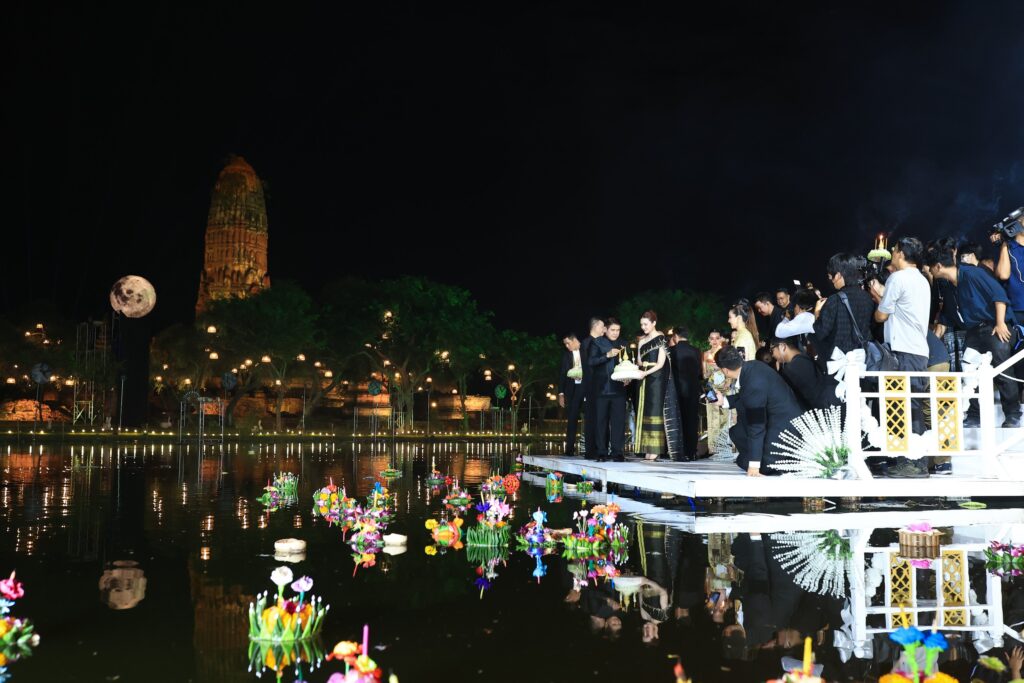 เปิดภาพงดงาม Maha Loi Krathong @Ayutthaya 