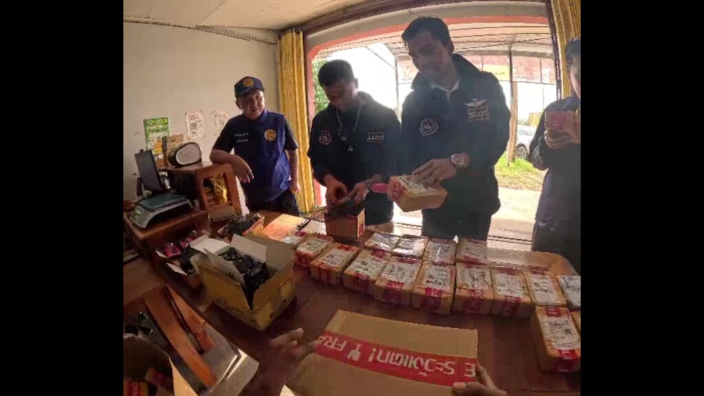 ตชด.ยึดบุหรี่ไฟฟ้าคาขนส่งเอกชน มูลค่ากว่า2แสน