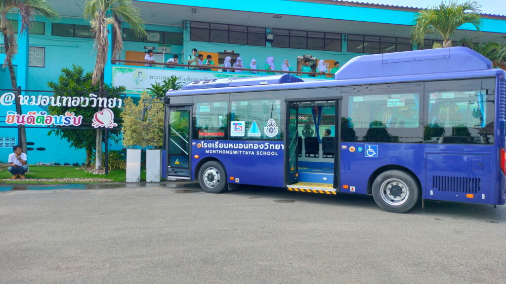 "หมอนทอง" รับมอบรถบัสปรับอากาศไฟฟ้า TSB 