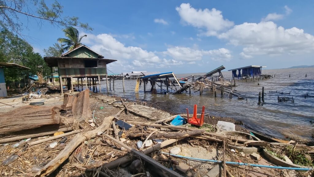 หาดแหลมโพธิ์ ทะเลหาดใหญ่ พังพินาศจากน้ำท่วม-คลื่นซัด