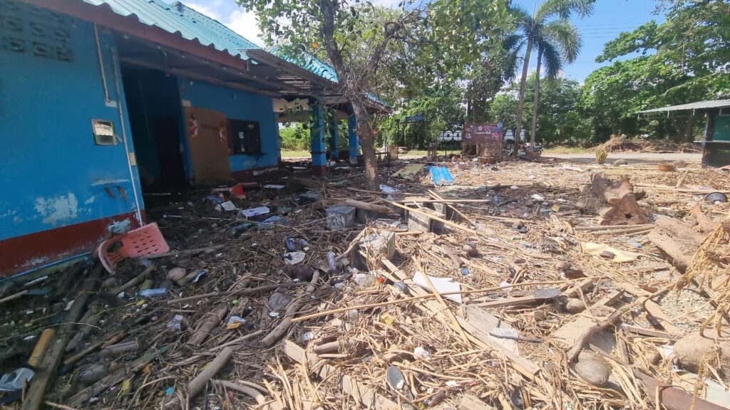 หาดแหลมโพธิ์ ทะเลหาดใหญ่ พังพินาศจากน้ำท่วม-คลื่นซัด