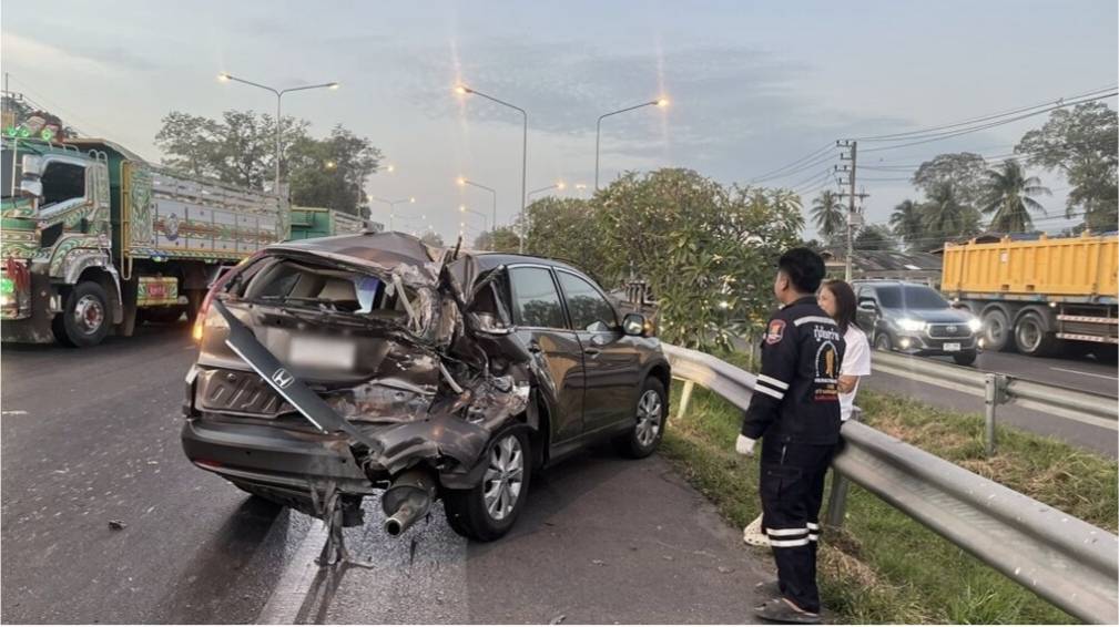 ระทึก! รถทัวร์ ชนท้ายสิบล้อ ผู้โดยสารเจ็บอื้อ