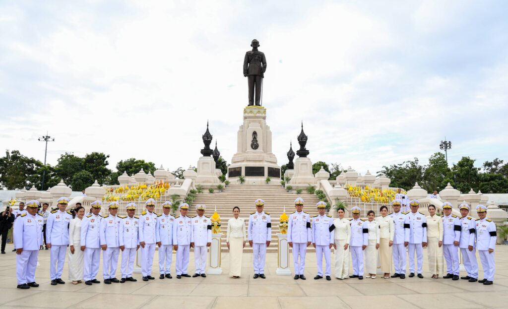 นายกฯ "อนุทิน" วางพานพุ่มดอกไม้ถวายสักการะ ในหลวง ร.9 