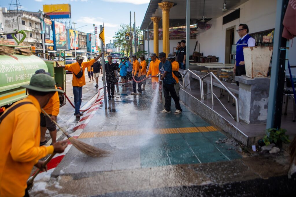 เมืองพัทยาลุยล้างถนน ลดฝุ่น PM 2.5 สร้างเชื่อมั่นท่องเที่ยว