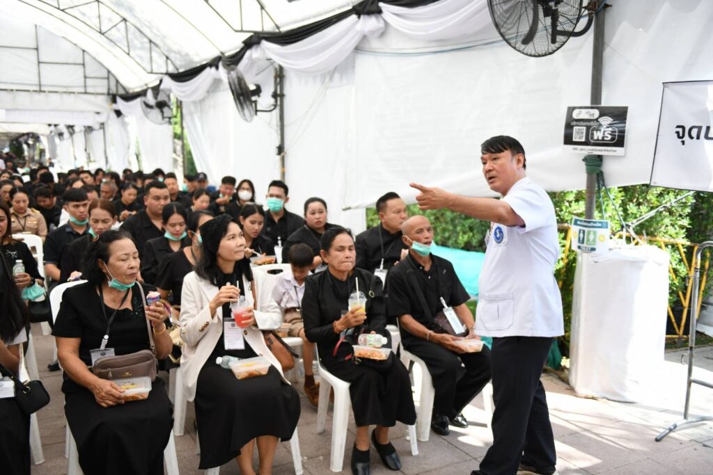 ประชาชนยังหลั่งไหล กราบถวายบังคมพระบรมศพพระพันปีหลวง