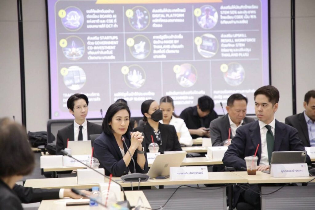 "อภิสิทธิ์" นำปชป.พบสภาดิจิทัลฯเสนอรัฐวางกลยุทธ์ "โตเศรษฐกิจ–มั่นคงชาติ"