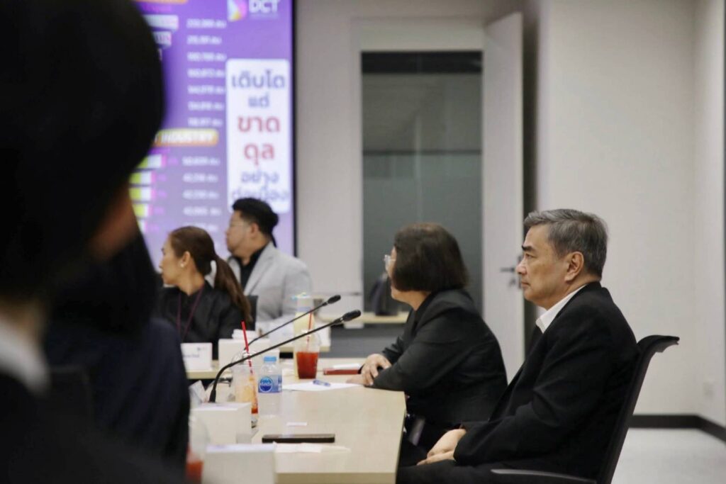 "อภิสิทธิ์" นำปชป.พบสภาดิจิทัลฯเสนอรัฐวางกลยุทธ์ "โตเศรษฐกิจ–มั่นคงชาติ"