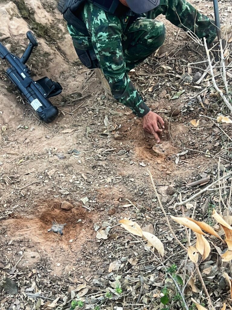 ทบ.พบ PMN-2 อีก 4 ทุ่น ใกล้จุดทหารไทยเหยียบ