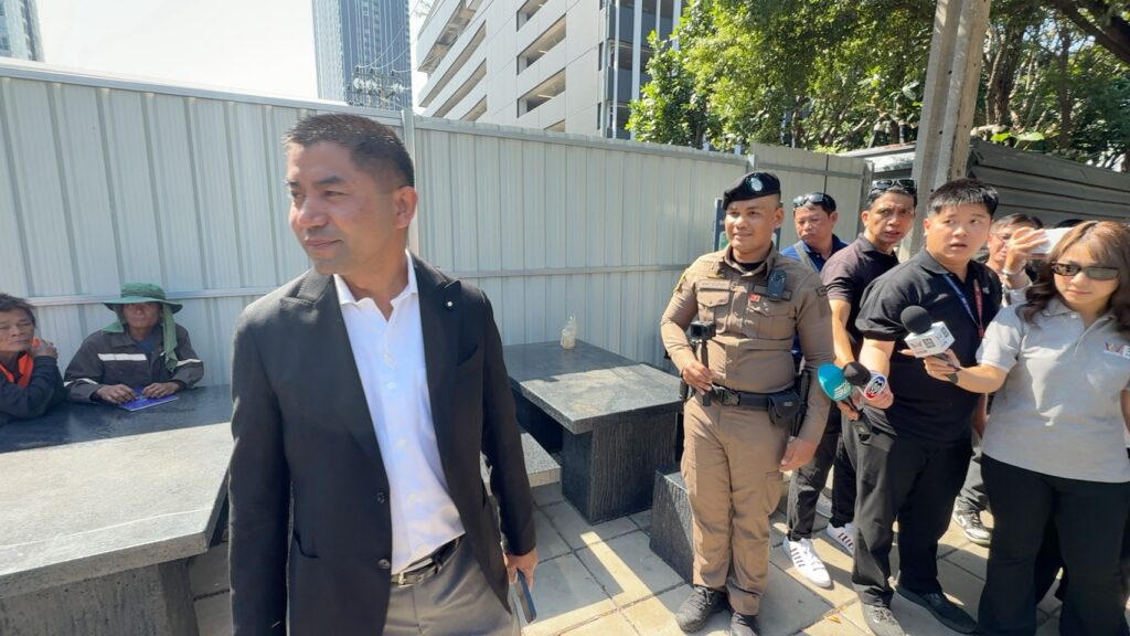 "บิ๊กโจ๊ก" โผล่กองปราบฯ ประกาศไม่หนี พร้อมสู้คดีหมิ่น ผบ.ตร.