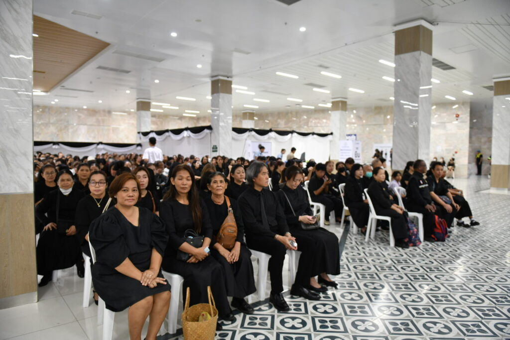 ประชาชน เข้ากราบพระบรมศพพระพันปีหลวง เนืองแน่น