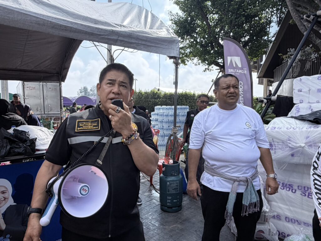 “ธรรมนัส” ตระเวนส่งของใช้ให้ชาวหาดใหญ่ จวกภาค 9 ย้ายไม่เป็นธรรม