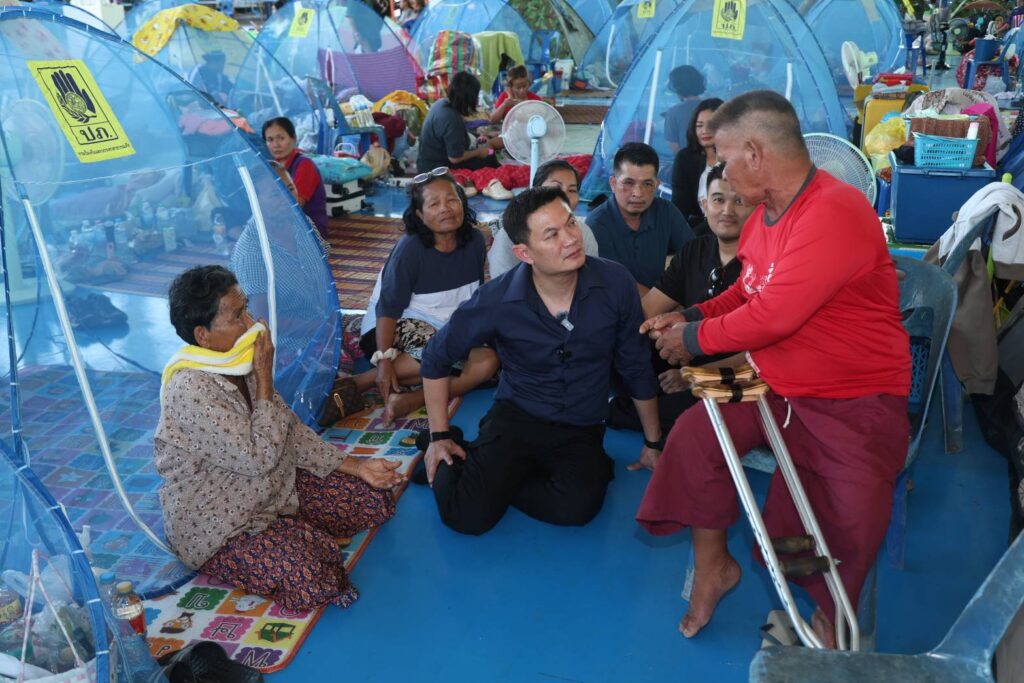 ‘ดร.เอ้’ ควงว่าที่ผู้สมัคร สส.ไทยก้าวใหม่ ลงพื้นที่ศูนย์อพยพสระแก้ว