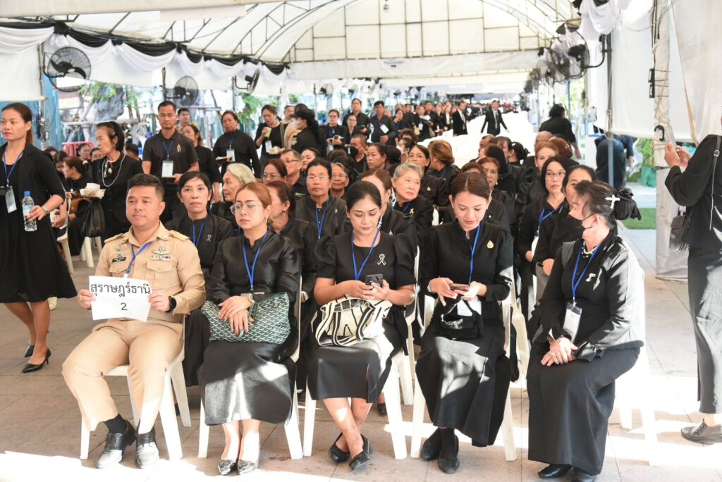 วันนี้ เปิดให้เข้ากราบถวายบังคมพระบรมศพ 08.00 - 14.00 น. 