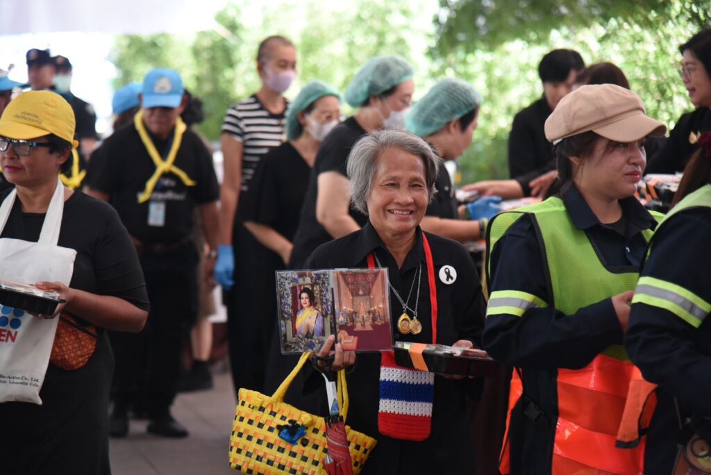 วันนี้ เปิดให้เข้ากราบถวายบังคมพระบรมศพ 08.00 - 14.00 น. 