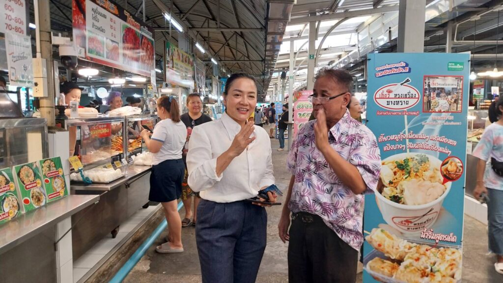 “มัลลิกา” ลุยตลาดถนอมมิตร แฟนคลับต้อนรับอบอุ่น