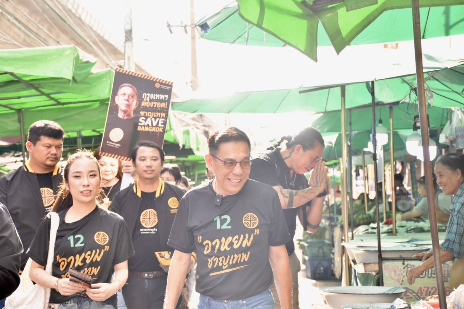 “ชาญเทพ”หาเสียงบางแคชาวบ้านโอดเศรษฐกิจพัง-ไฟทางมืด