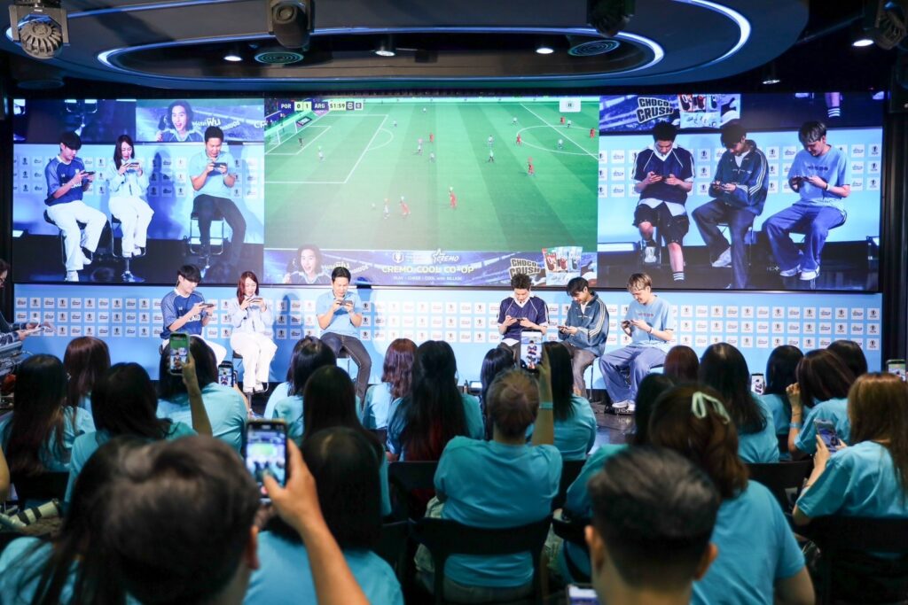 กรี๊ดลั่นสนาม! “บิวกิ้น” โชว์สกิลแข่งเกม e-Football เสิร์ฟโมเมนต์สุดฟิน