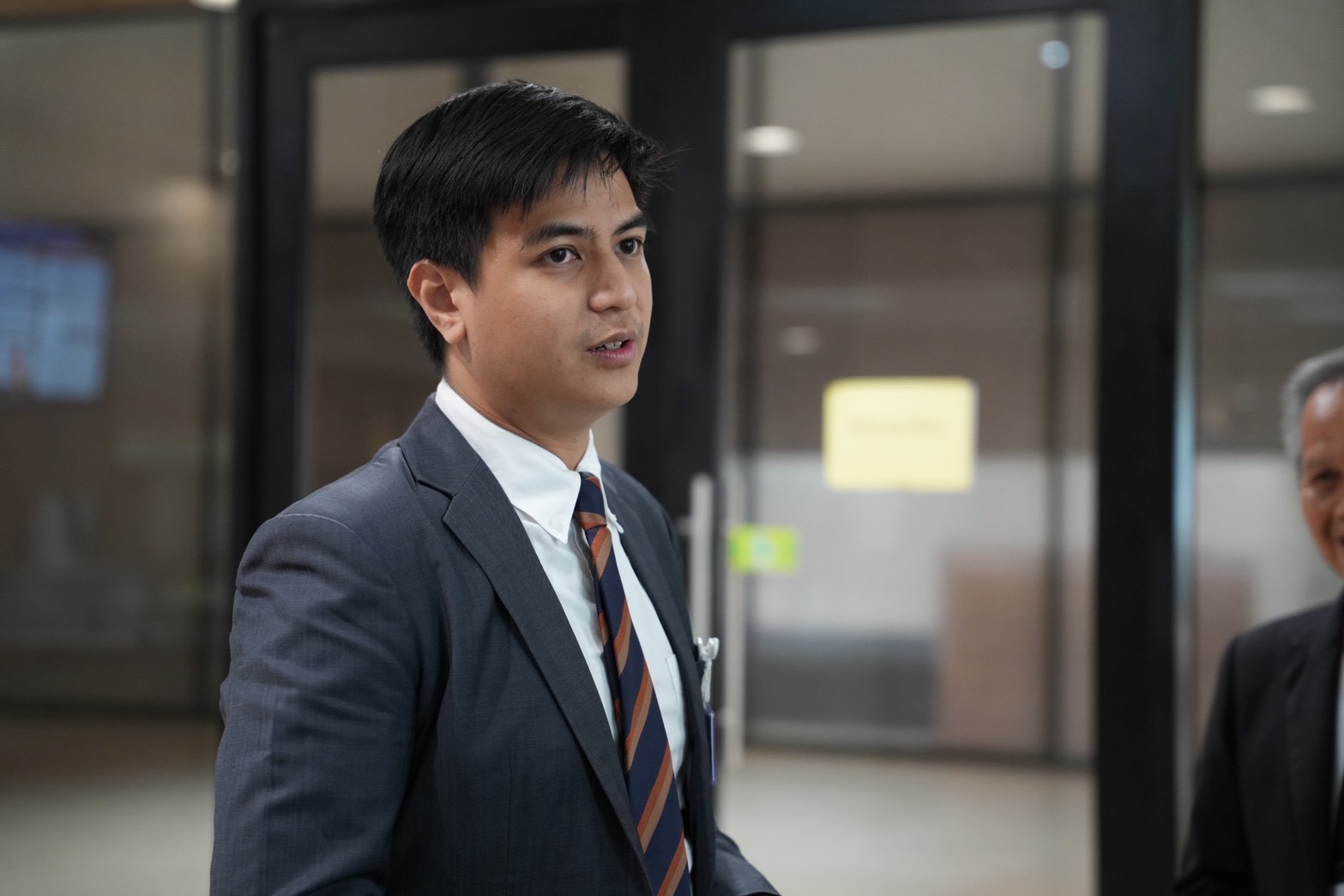 “พริษฐ์” รับหลักฐานผู้ตรวจการลต. จี้ กกต.ส่งคดีฮั้